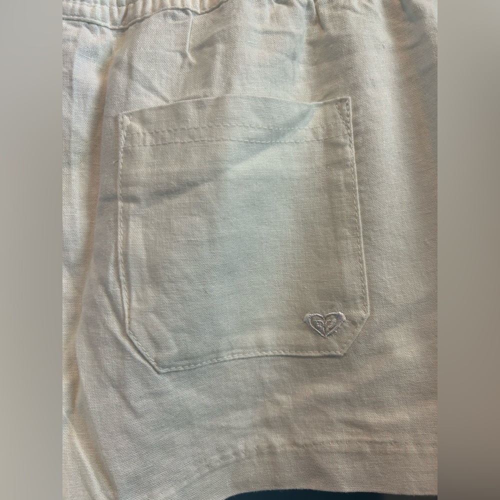NWT Roxy shorts. Sz XL. Off white linen blend. Rope tie detail. Adorable! - Picture 7 of 16